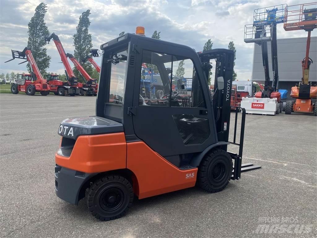 Toyota 52-8FDF25 Дизелови камиони