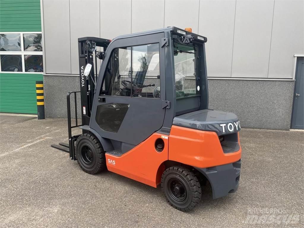 Toyota 52-8FDF25 Дизелови камиони