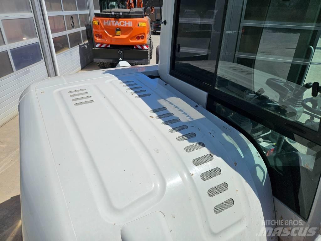 Takeuchi TB295W Колесни екскаватори