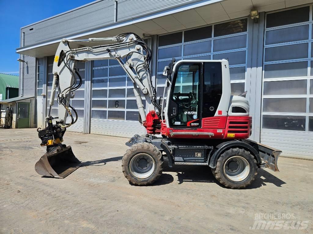 Takeuchi TB295W Колесни екскаватори