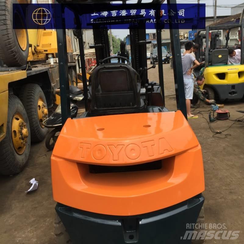Toyota 7 FD 30 Дизелови камиони