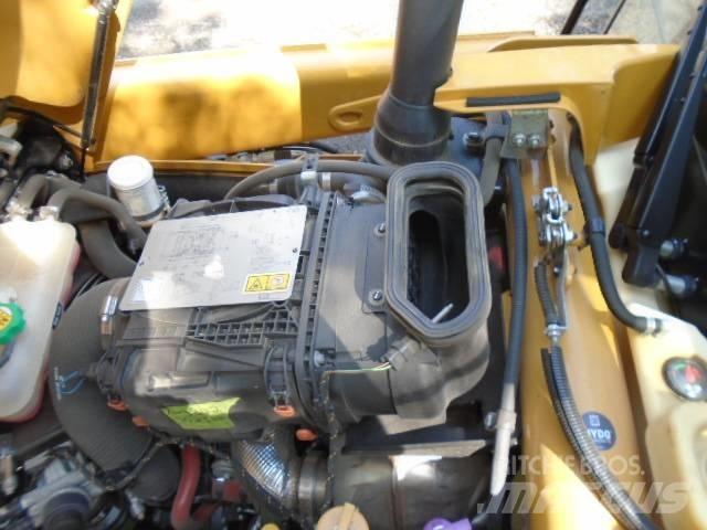 CAT 420XE Товарач със заден ексватор