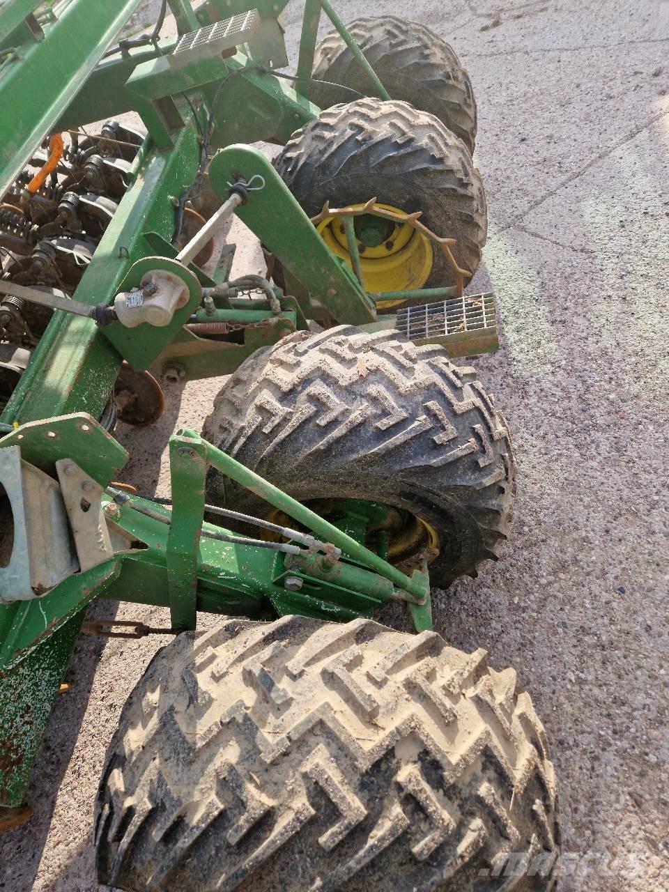 John Deere 750 A Комбинирани редосеялки