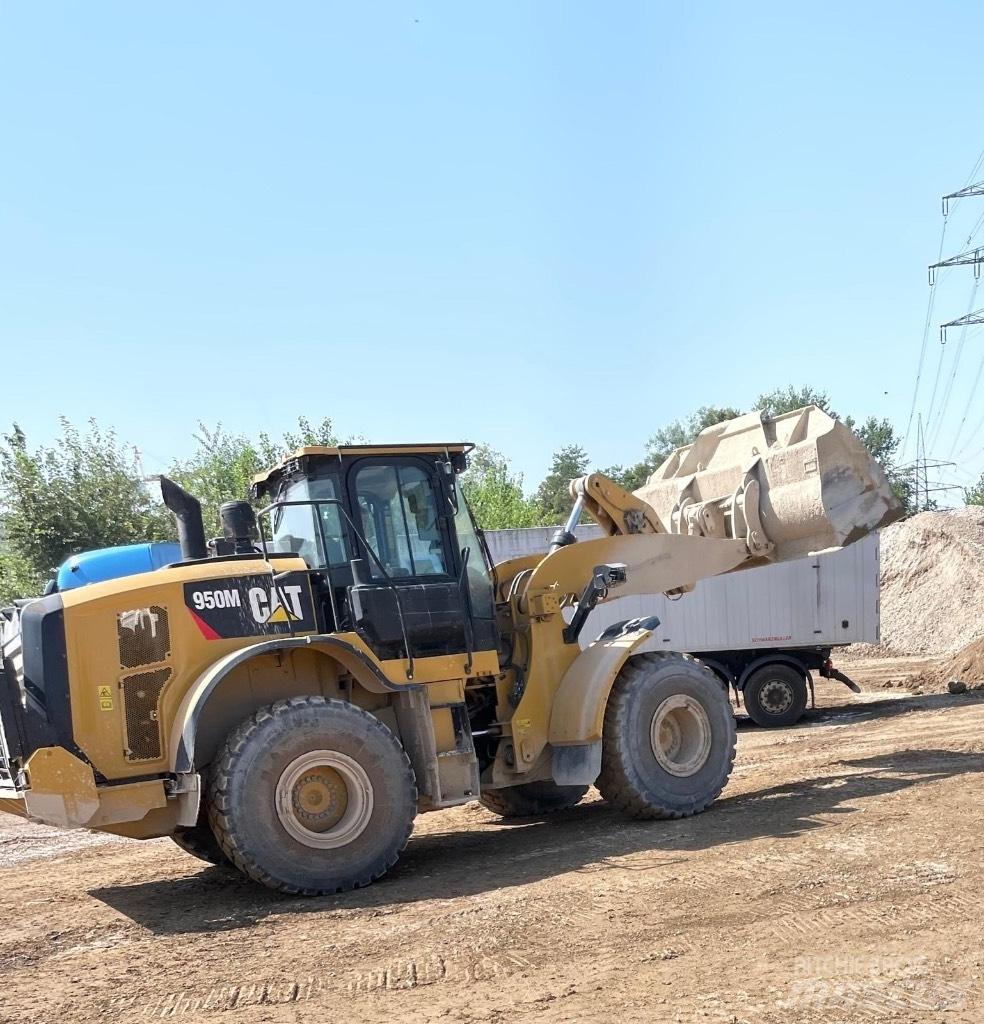 CAT 950 M Колесни товарачи