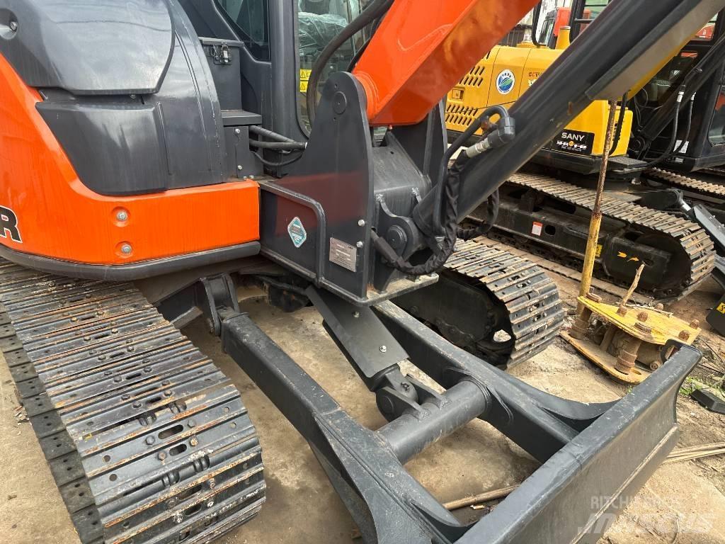 Hitachi ZX68USR-5A Мини екскаватори < 7 т