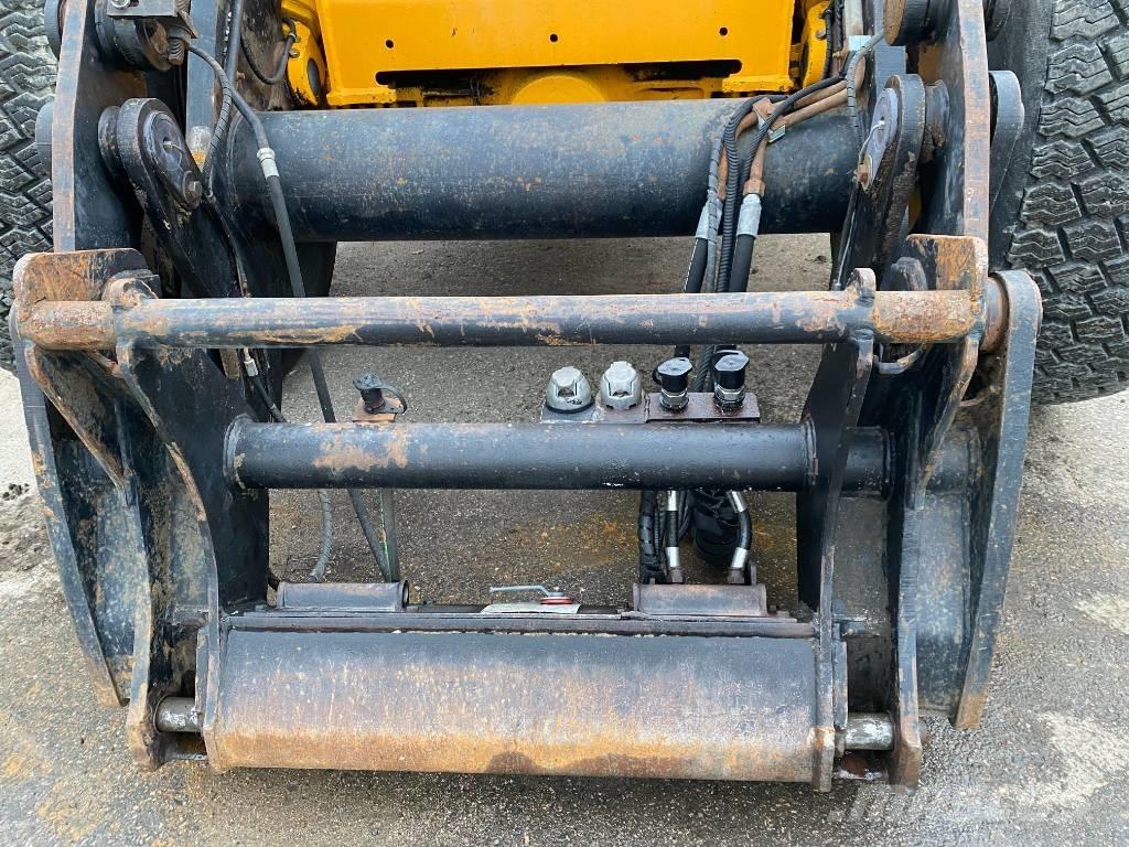 JCB 436 HT Колесни товарачи