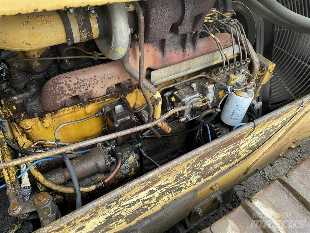 CAT D6D Верижни булдозери
