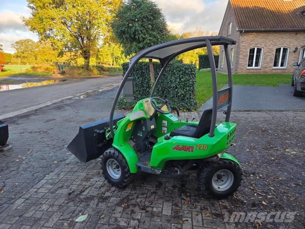 Avant 220 Многофункционални товарачи