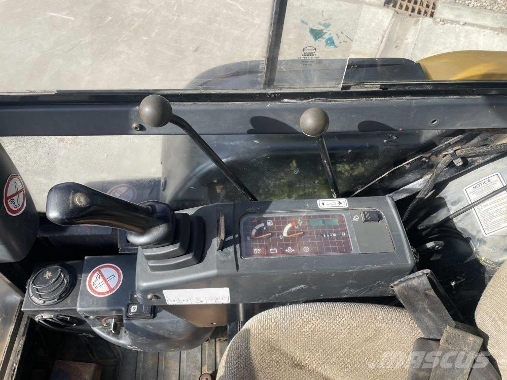 CAT 302.5 Мини екскаватори < 7 т