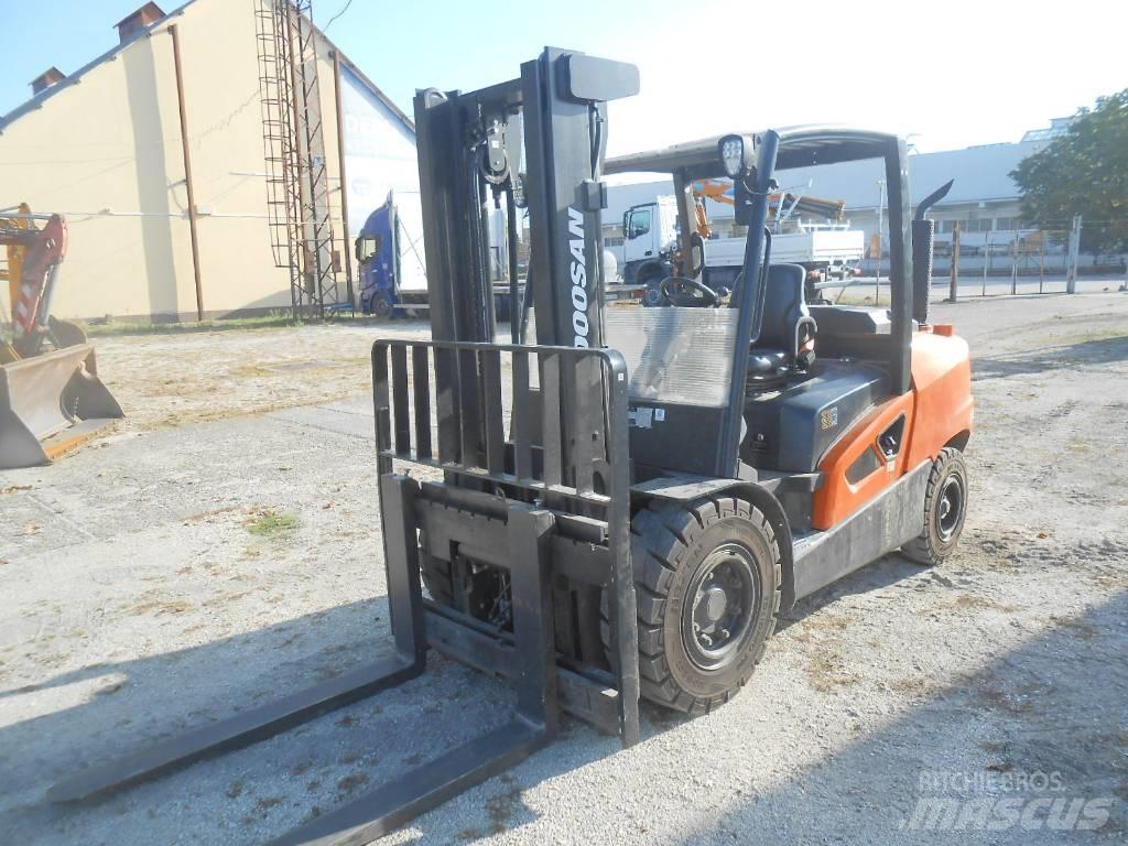 Doosan D50SC-09 Дизелови камиони