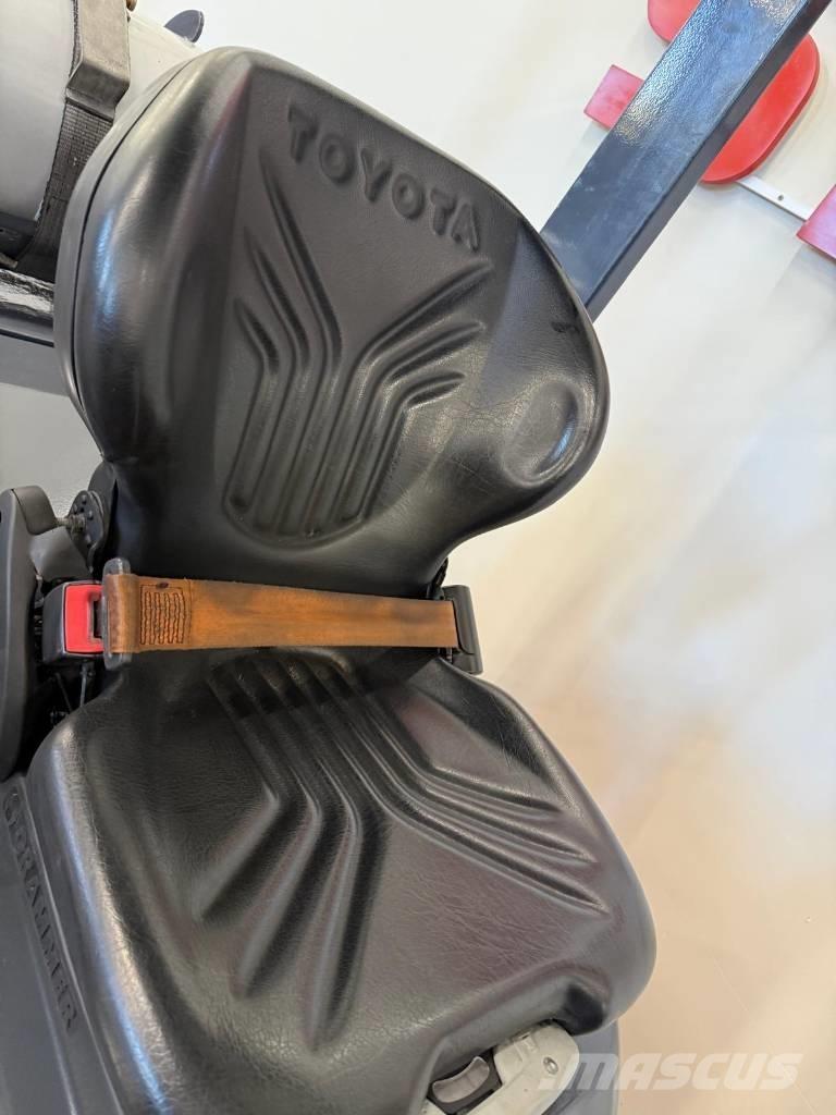 Toyota 11051 - 8FBE15T Електрически вилични кари-повдигачи