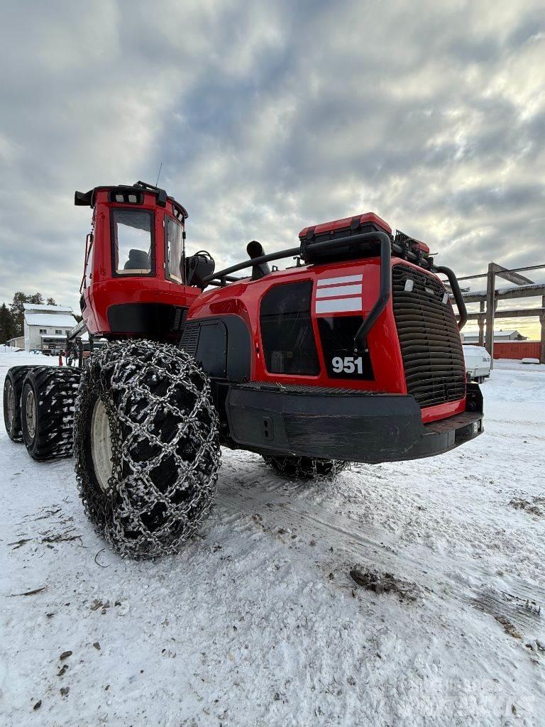 Komatsu 951 Харвестери