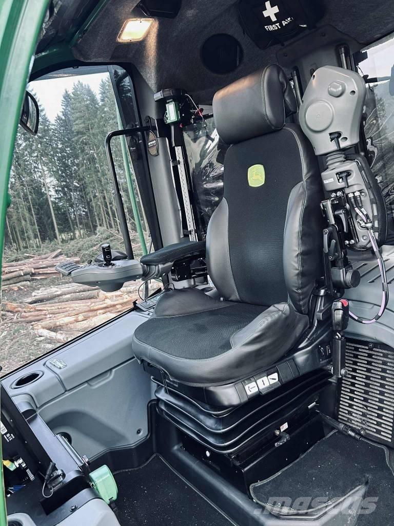 John Deere 1170G 8W Харвестери