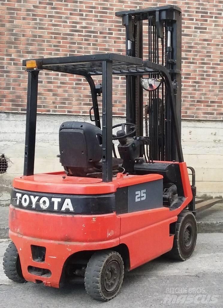 Toyota FBMF25 Електрически вилични кари-повдигачи