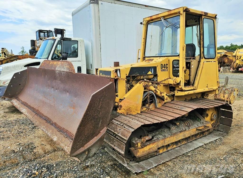 CAT D 4 C Верижни булдозери
