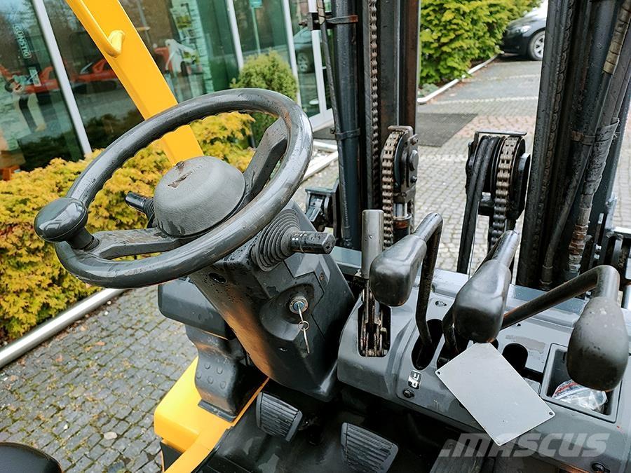 TCM U1D2A20LH Камиони с АГУ