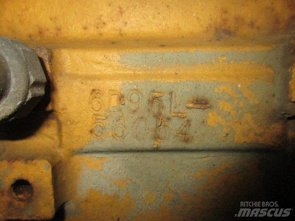 Komatsu WA100-1 Колесни товарачи