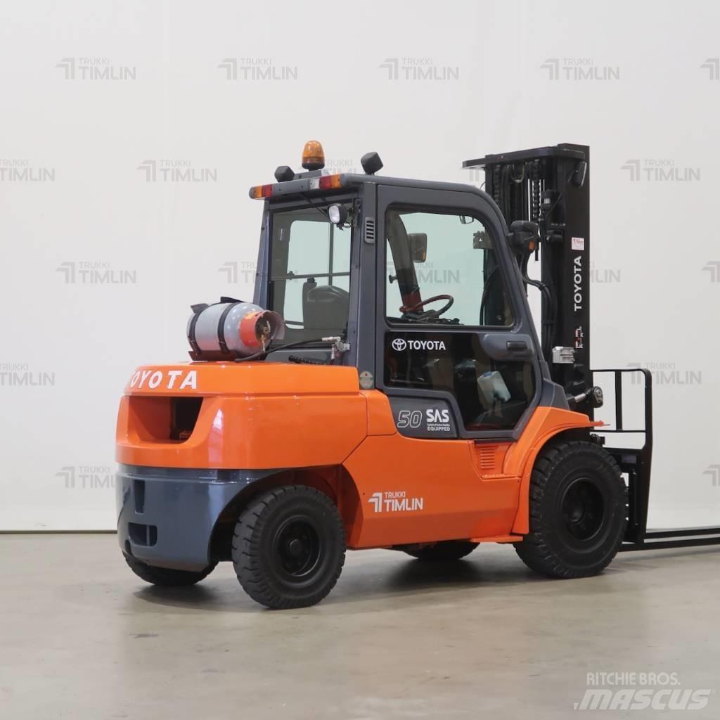 Toyota 02-7FG45 Камиони с АГУ