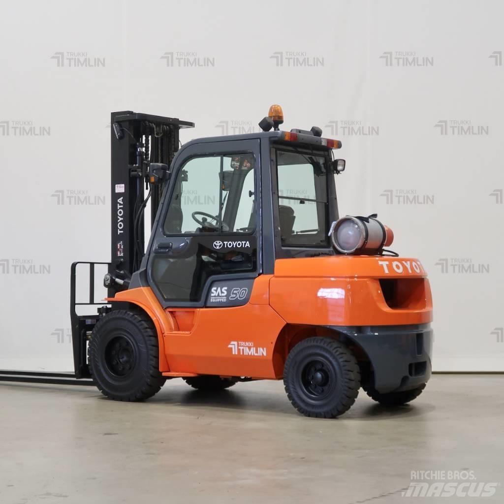 Toyota 02-7FG45 Камиони с АГУ