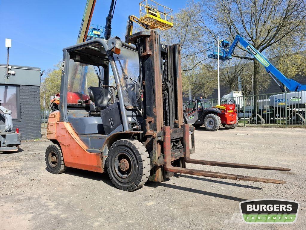 Toyota 02-8FGF20 Камиони с АГУ