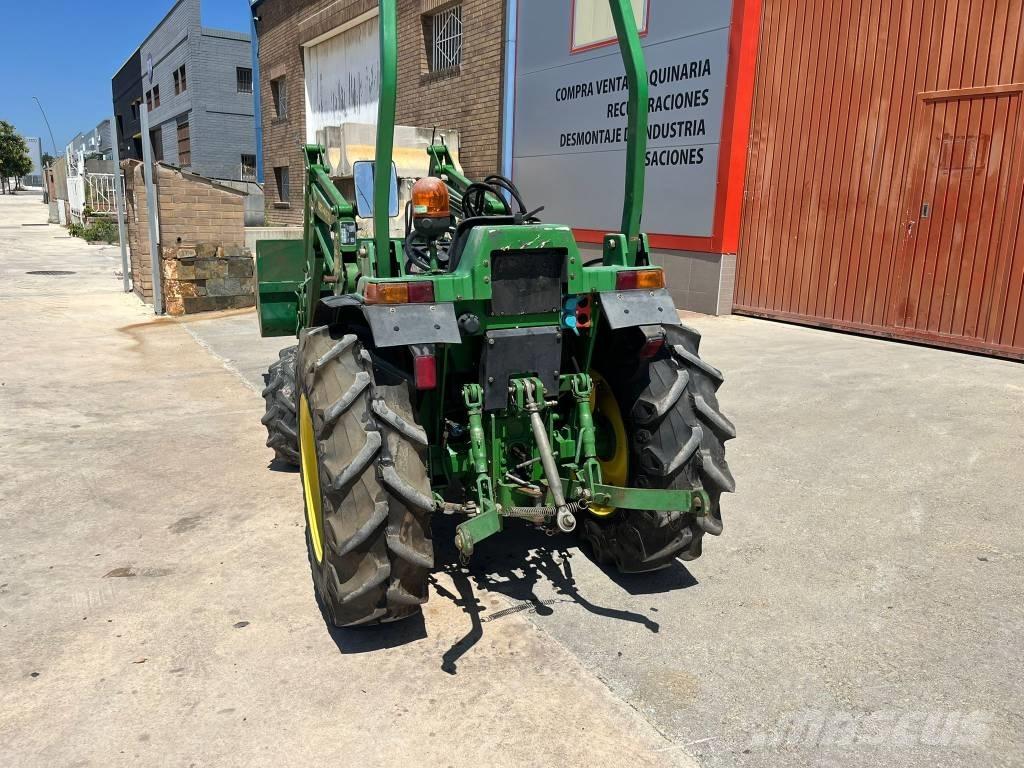 John Deere 946 Трактори