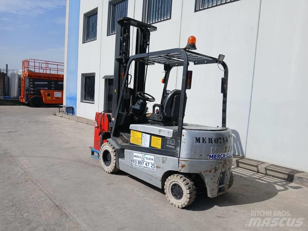 Nissan GQ02 L 30 CU Електрически вилични кари-повдигачи
