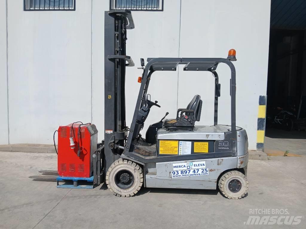 Nissan GQ02 L 30 CU Електрически вилични кари-повдигачи
