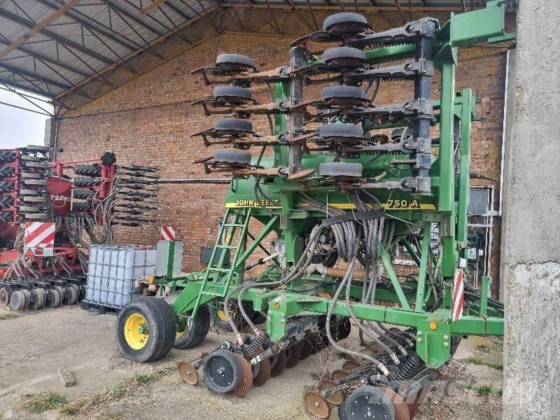 John Deere 750 A Редосеялки