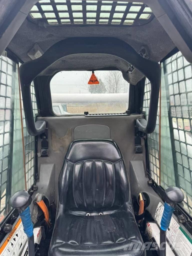 Bobcat S 300 Мини товарачи

