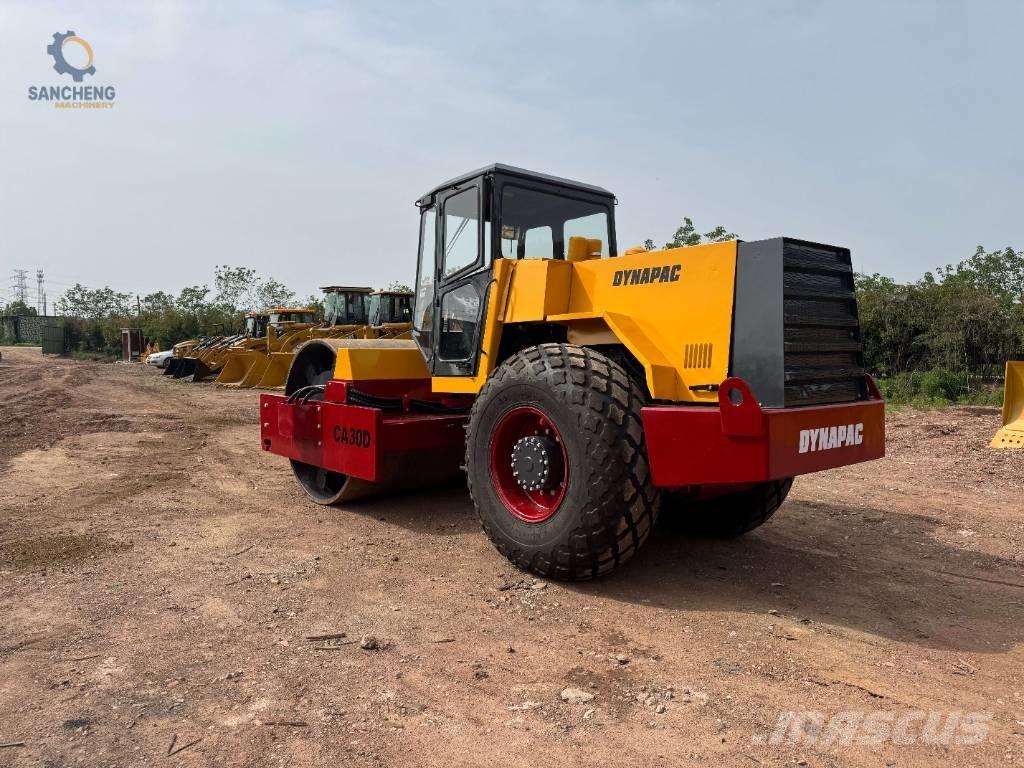 Dynapac CA 30 D Еднобарабанни ролки
