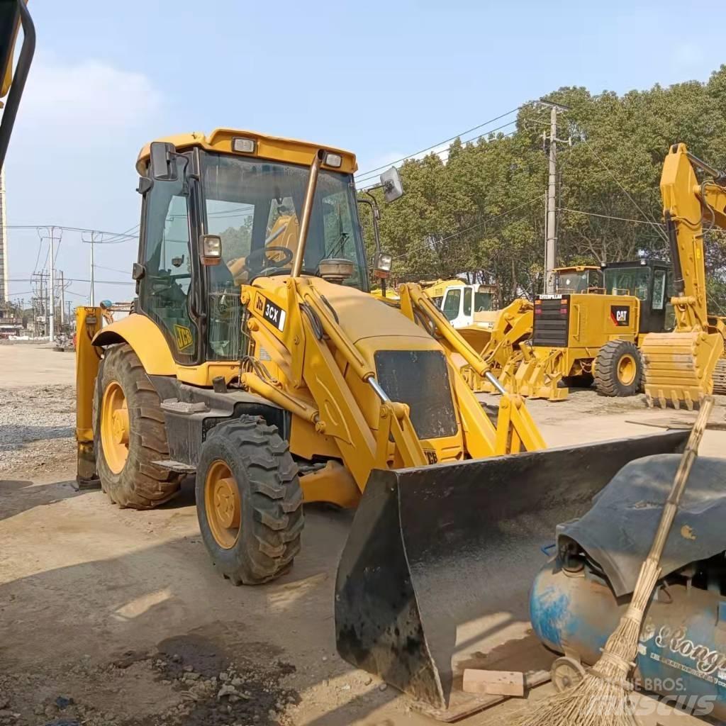 JCB 3CX Товарач със заден ексватор