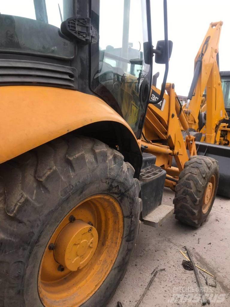 JCB 3cx Товарач със заден ексватор