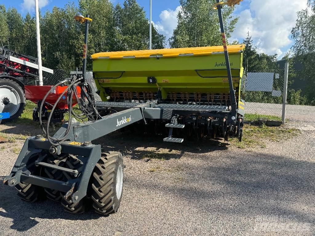 Junkkari D400 Plus Комбинирани редосеялки