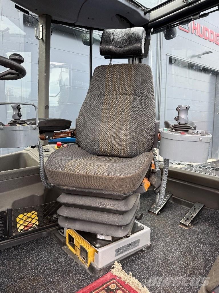 Huddig 1260 B Товарач със заден ексватор
