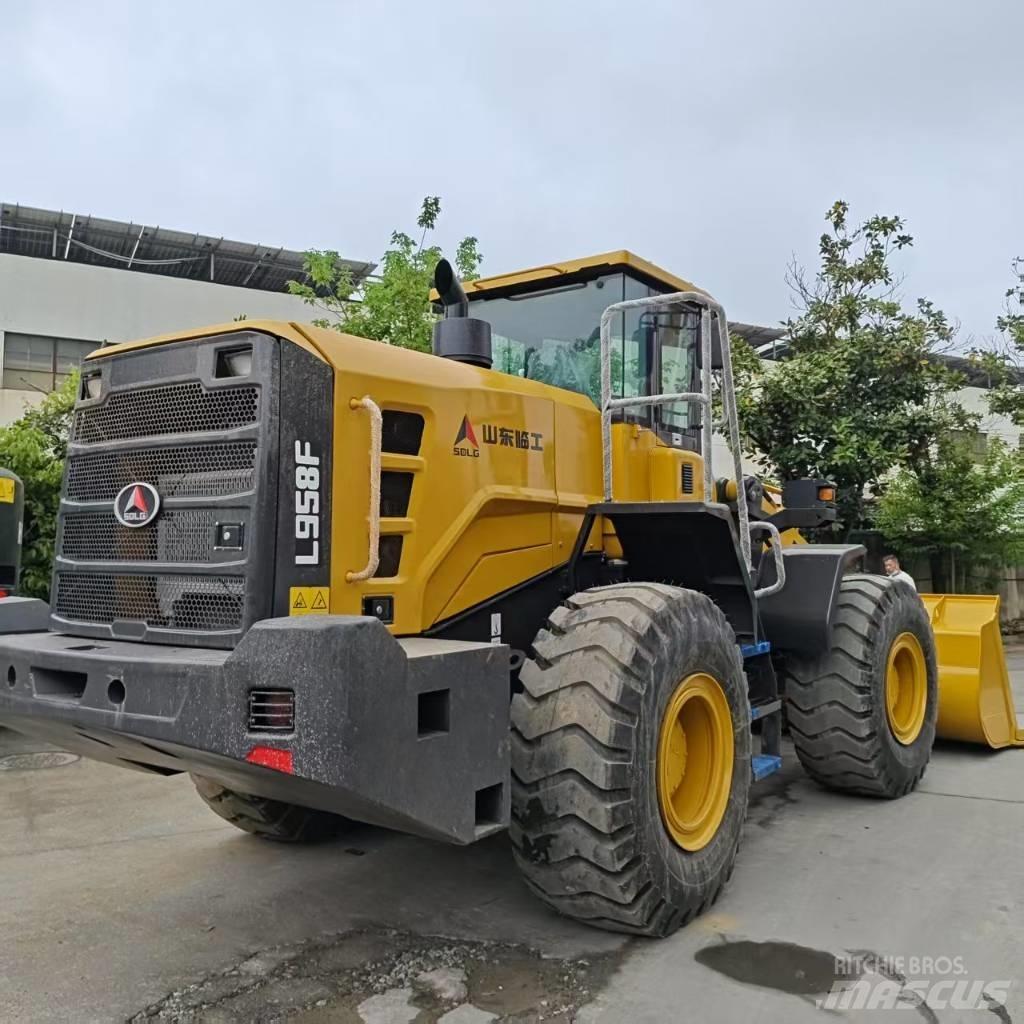 SDLG 958F Колесни товарачи