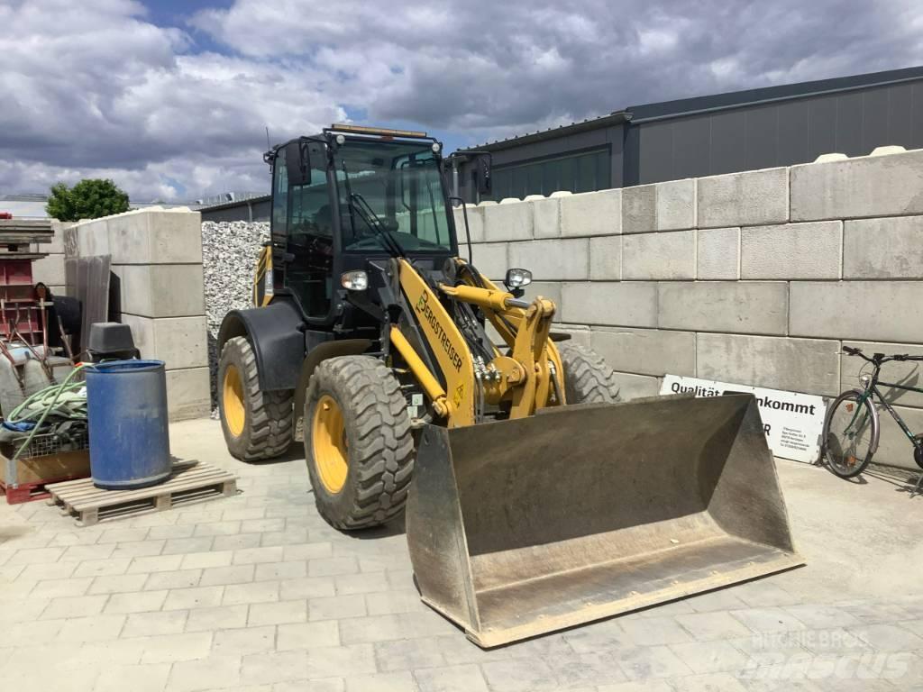 Komatsu WA100M-8 Колесни товарачи