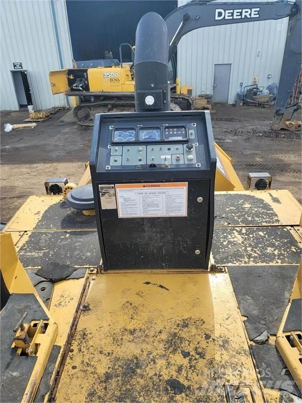 CAT AP-655C Машини за асфалт