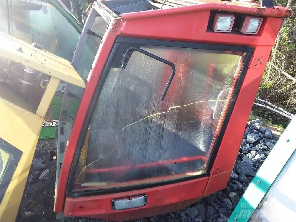 Komatsu 911.5 Кабина