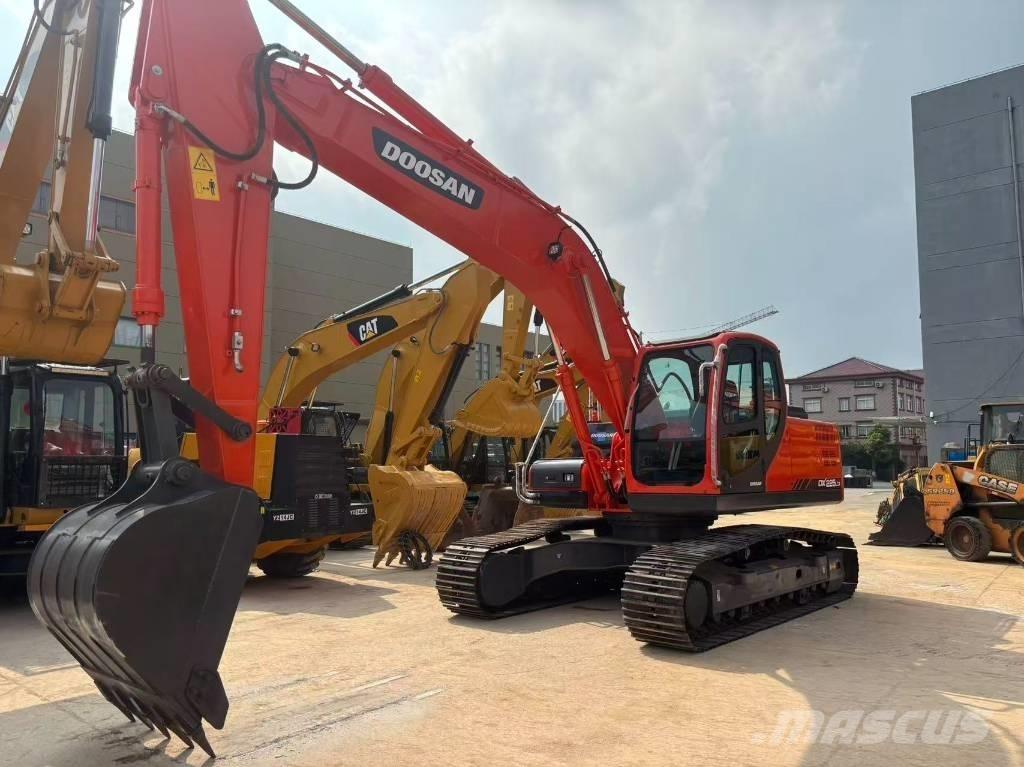 Doosan 225 LC Верижен екскаватор