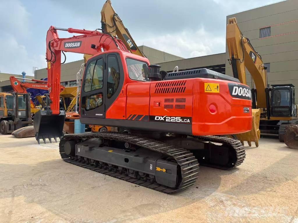 Doosan 225 LC Верижен екскаватор
