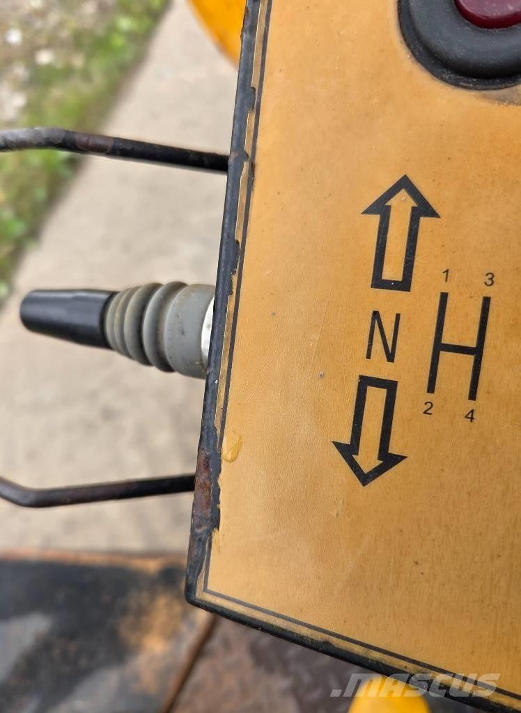 JCB 6 TST Странични самосвали