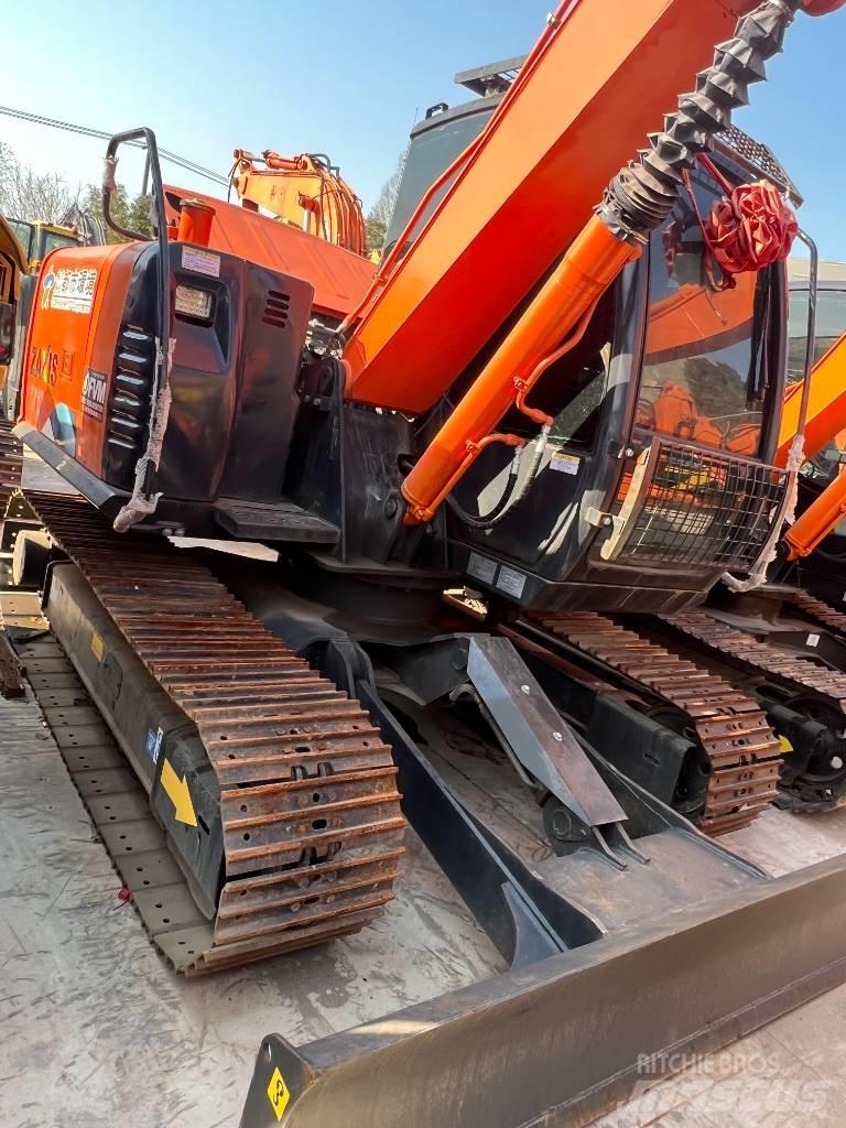 Hitachi ZX70 Средни екскаватори 7т - 12т