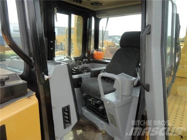 CAT D 8 R Верижни булдозери
