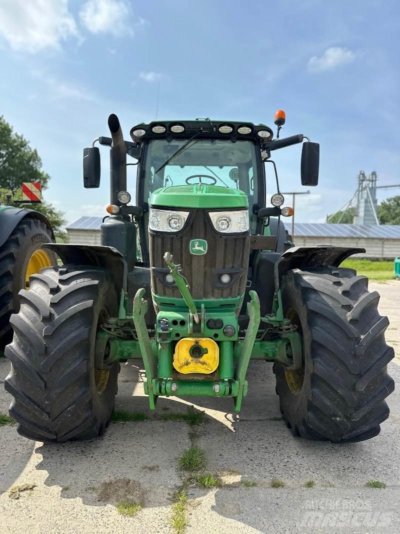 John Deere 6215R Трактори