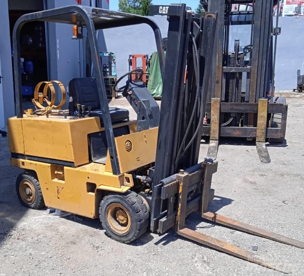 CAT V35D Камиони с АГУ