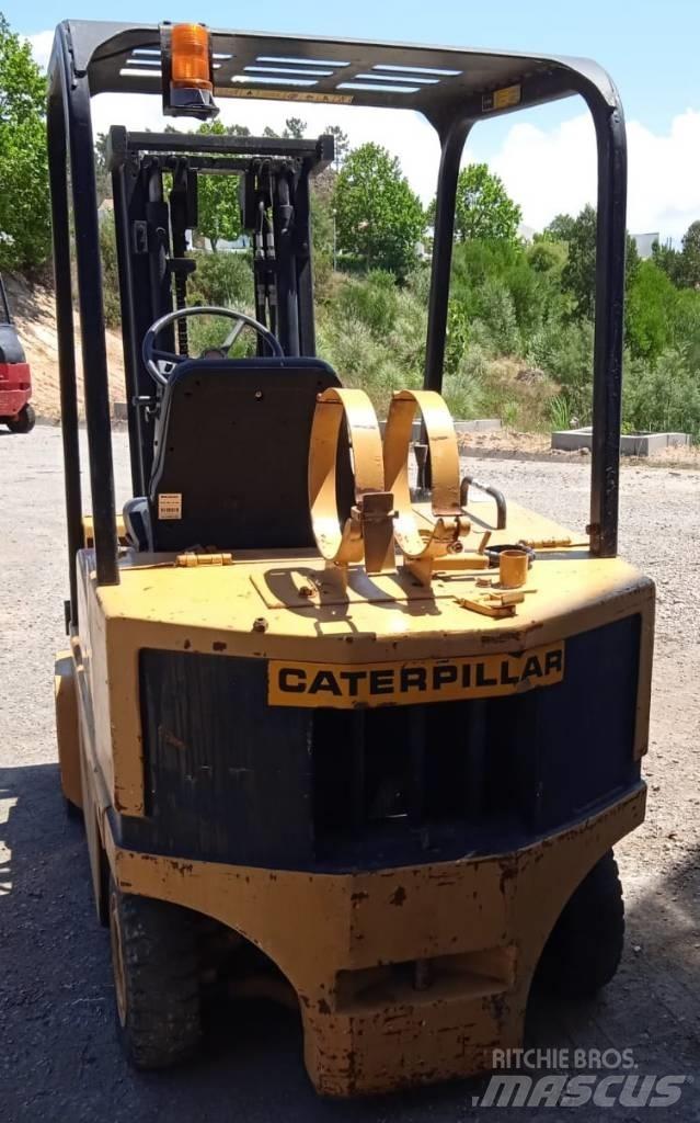 CAT V35D Камиони с АГУ