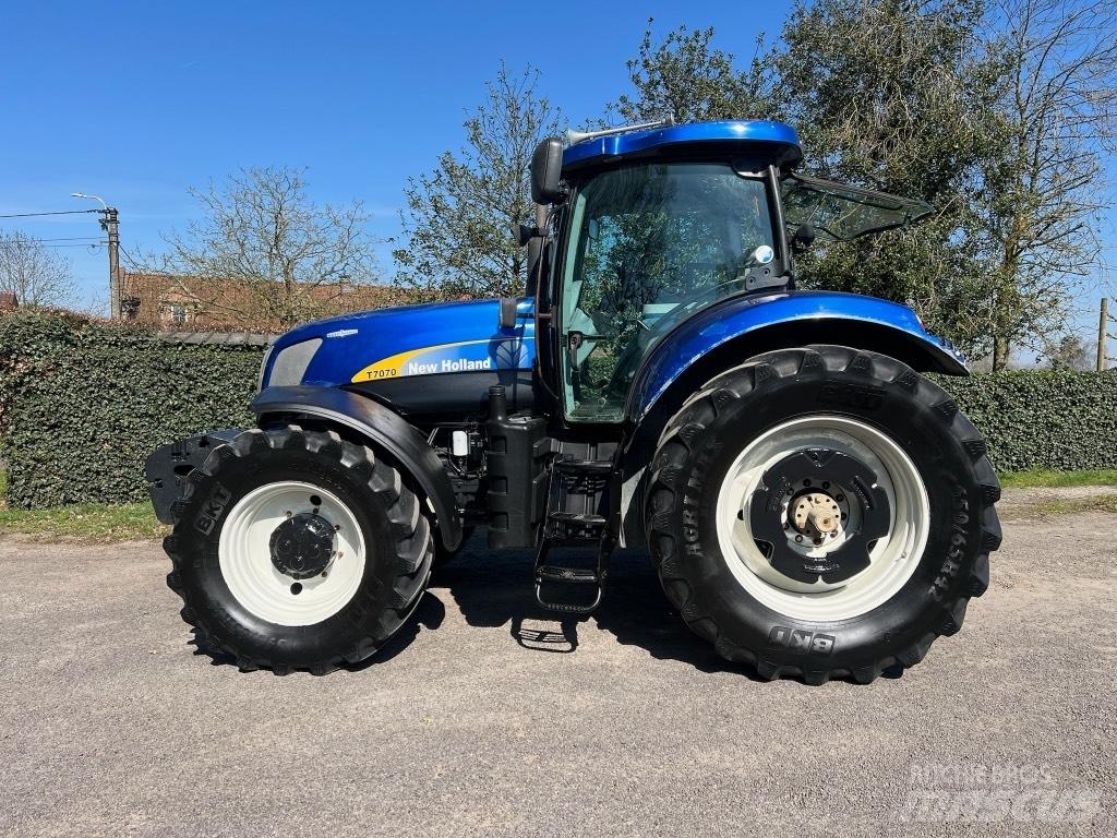New Holland T 7070 Трактори