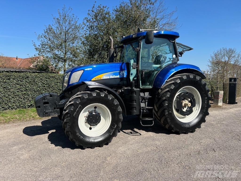 New Holland T 7070 Трактори