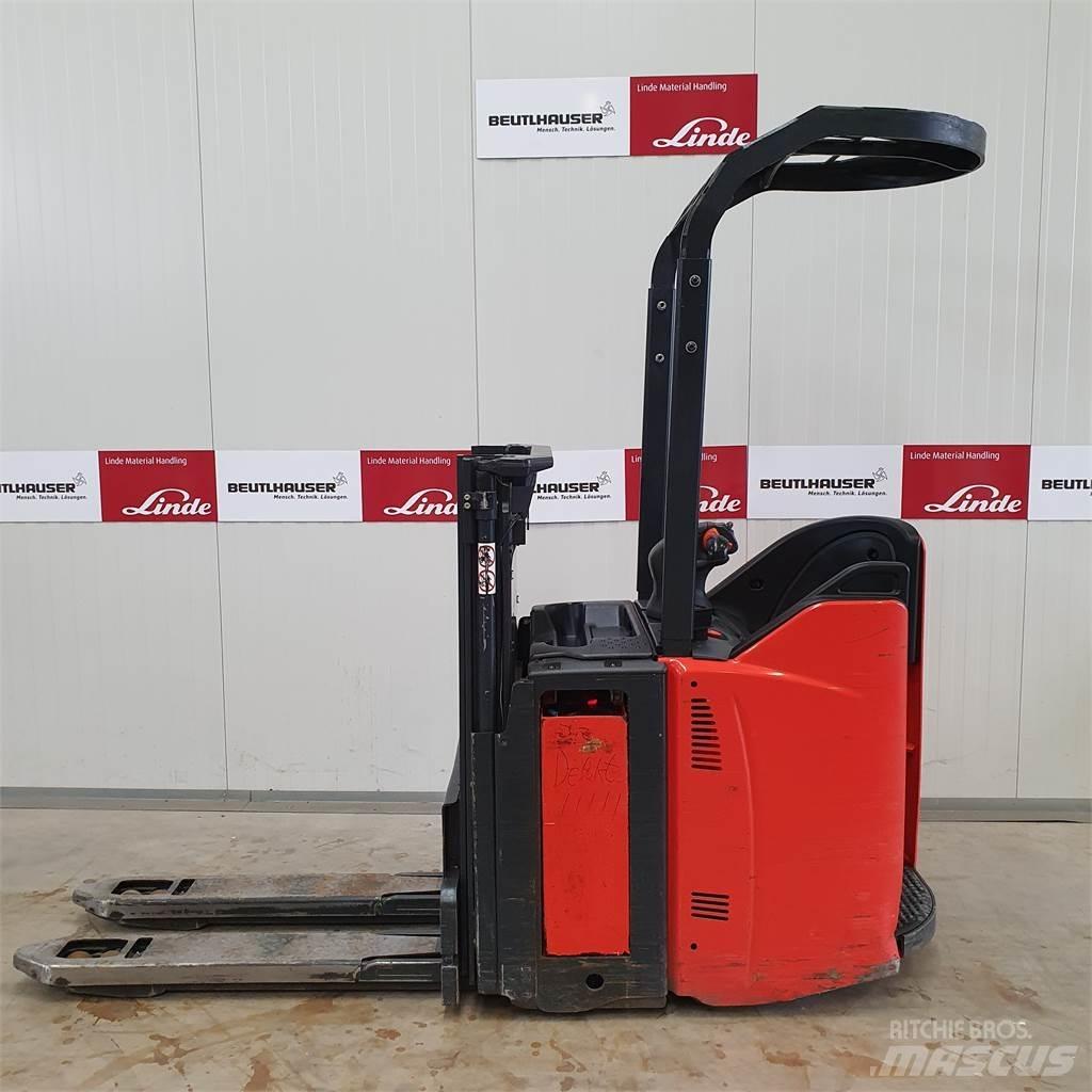 Linde D12SP Колички високоповдигачи с теглич