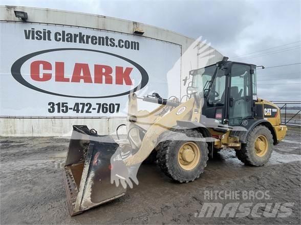 CAT 906M Колесни товарачи